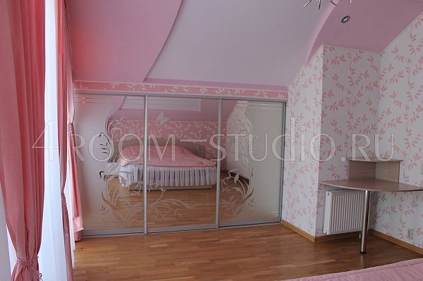 Встроенный шкаф-купе в доме пос. Новиково (Капитан)